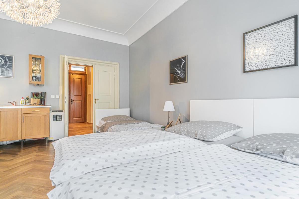 Bright Studio Close To Charles Bridge And Prague Castle Apartment Exterior photo